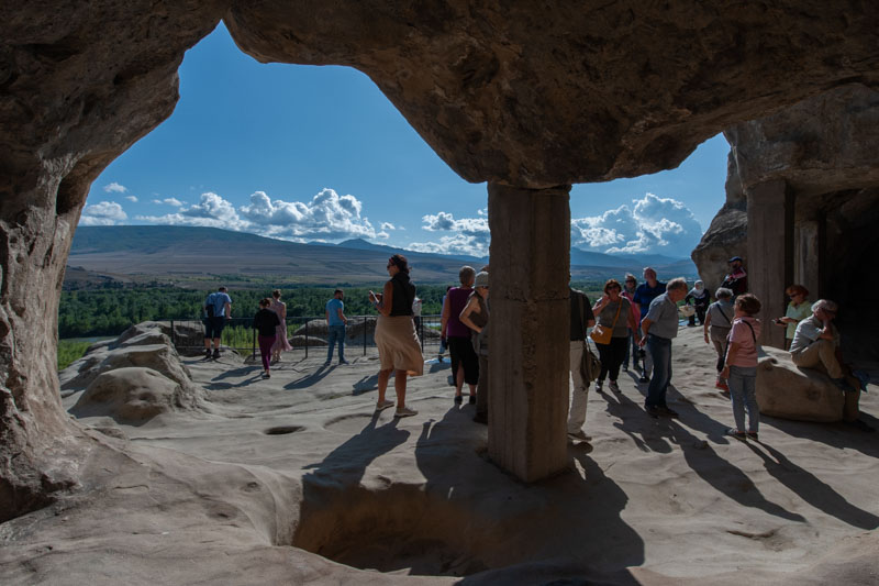 Besuch der Höhlenstadt Upliszische, deren Alter auf 3000 Jahre geschätzt wird.