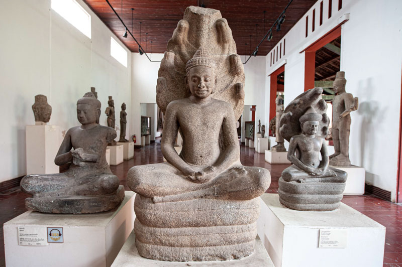 Im interessanten Nationalmuseum von Phnom Penh mit sehr wertvollen und einzigartigen Ausstellungsstücken aus der Angkor Periode