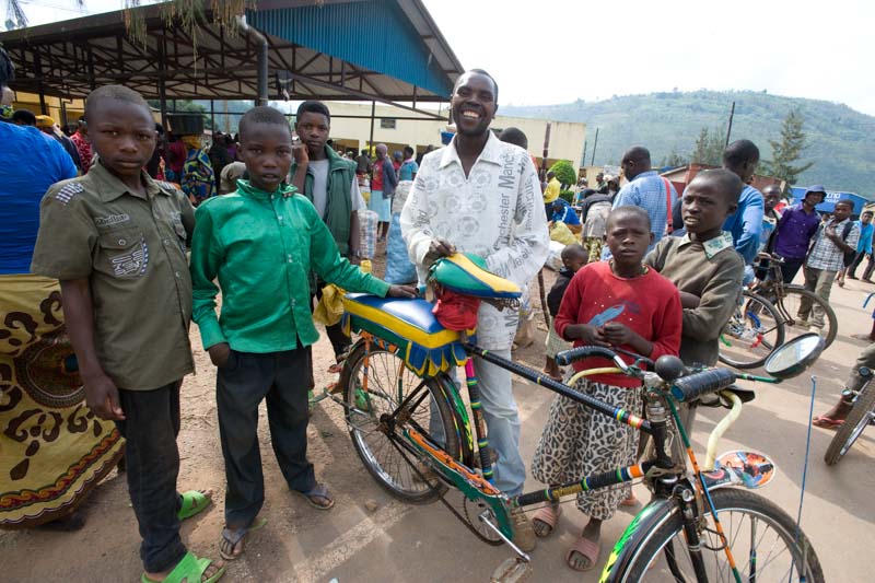 Ruanda: Markt auf dem Weg zur Grenze nach Uganda