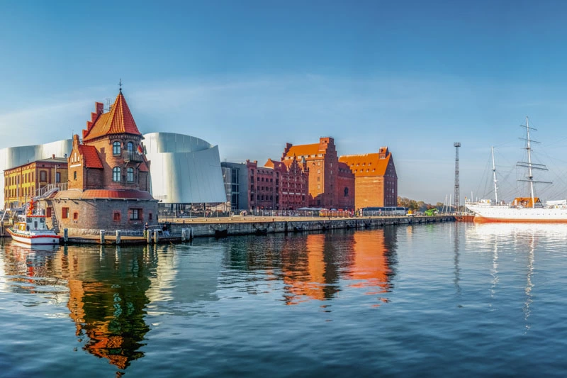 Deutschland, abliefern, altstadt, attraktion, ausflug, ausflugsziel, boot, bootssteg, denkmal, erleben, europa, ferien, ferienziel, freiraum, gorch fock, hafen, hansestadt, himmel, küste, lotsenhaus, marina, meer, niemand, orientierungspunkt, ostdeutschland, ostsee, reiseziel, schiff, segelboot, segelboote, segeln, sehenswert, sehenswürdigkeit, sport, stadt, stralsund, städtereisen, tageslicht, tourismus, touristisch, unterwegs, urlaub, wahrzeichen, wasser, wassersport, yacht