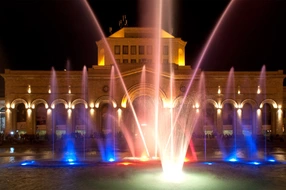 Sound & Light am Platz der Republik in Eriwan