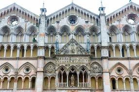 Ferrara: Fassadendetail des Doms San Giorgio