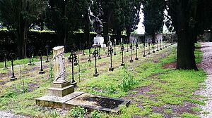 Kriegsgräberfriedhof aus dem 1. Weltkrieg hinter der Basilika in Aquileia