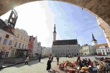 Tallinn: Marktplatz mit Rathaus