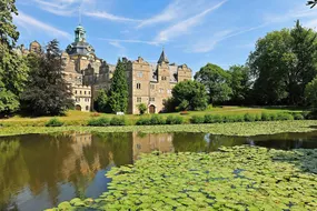 Bückeburg, Deutschland, Fußgängerzone, Hofleben, Hofreitschule, Residenz, Schaumburg, Schaumburg-Lippe, Schloss Bückeburg, Schlossgraben, Weserrenaissance, altstadt, architektur, barock, baustil, denkmal, europa, haus, historisch, häuser, innenstadt, niedersachsen, renaissance, schloss, schloß, sehenswürdigkeit, springbrunnen, weserbergland