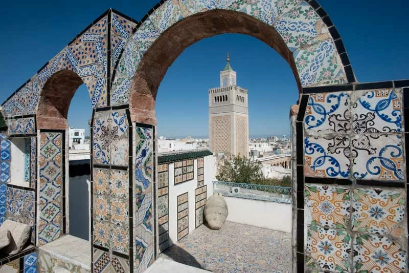 Blick von den Dächern der Medina auf die Ez-Zitouna-Moschee