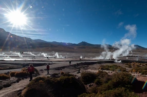 Besuch der Tatio-Geysire bei Sonnenaufgang auf gut 4.300 m Höhe.