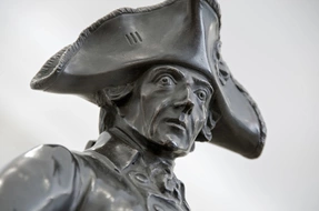 Antiquitäten, Detailaufnahme, Deutschland, Große, Herrscher, II, Zweite, alt, antik, antique, antiques, bronze, close, cocked, der, dreispitz, frederick, friedrich, germany, great, hat, king, könig, monarch, old, preussen, preußen, prussia, sculpture, skulptur, statue, the, tricorn, tricorne, up