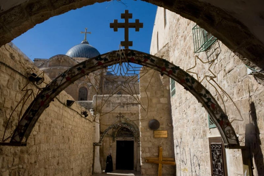 Jerusalem: "Hintereingang" der Grabeskirche mit Zugang zu den Äthiopiern