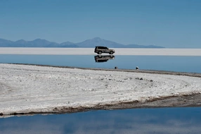 Salar de Uyuni bei Coquesa