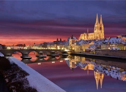 Bayern, Bruchmandl, Deutschland, Fotografie, Freistaat, St Peter, abenddämmerung, abends, altstadt, architektur, baukunst, brücke, donau, dämmerung, europa, fluss, historisch, historische, nacht, nachtaufnahme, nachtaufnahmen, nachtfotografie, oberpfalz, om, spiegelung, steinerne, städte, weltkulturerbe