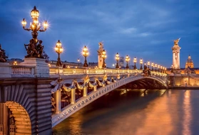 Paris, abend, abenddmmerung, alexandre, architektur, beleuchtet, beleuchtung, blau, brcke, europa, fluss, frankreich, franzsisch, gold, golden, grand palais, himmel, historisch, iii, laterne, licht, lichter, nacht, nachtaufnahme, nachts, pont alexandre, reisen, romantisch, sehenswrdigkeit, seine, sommer, stadt, straenlaterne, textfreiraum, winter, wolken