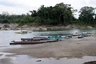 Motorboote auf dem Usumacinta Fluß, der nach Yaxchilan führt