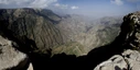 Blick in den Ishka Canyon bei Cohaito. Von der Abbruchkante aus sind es nur ca. 50 km bis zum Roten Meer.
