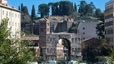 Rom, Blick auf den Janusbogen und die mittelalterliche Kirch San Giorgo in Velabro auf den Palatinhügel von Westen