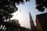Delhi - Qutab.ul-Islam Moschee mit Minarett Qutab Minar 