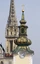 Zagreb - es gibt vielen Kirchen in Zagreb, vorne ???, hinten die Kathedrale St. Stephan
