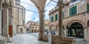 Blick auf den Piazza del Popolo in Ascoli Piceno
