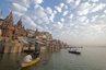 Häuserpanorama in Varanasi am Ganges
