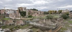 Blick von der Via dei Fori Imperali über das Forum Romanum bis zum Palatin