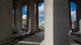 Rom, Vatikan, Blick von den südlichen Kolonnaden auf den hieroglyphenfreien Obelisken