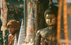 Chiang Mai: Wat Suan Dok: Alte Frau vor dem Tempel