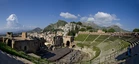 Griechisch-Römisches Theater von Taormina, ein großer Ausbruch des Ätnas im Hintergrund
