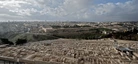 Blick vom Ölberg auf den jüdischen Friedhof im Vordergrund und Ost-Jerusalem