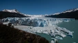 Spaziergang auf der Besucherplattform entlang des Perito Moreno Gletschers. Hier sieht macn die Nord- und Südseite.