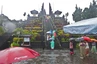 Besuch des Pura Besakih Muttertempels aus dem 8. Jh. während eines monsumartigen Regens.