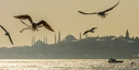 Blick über den Bosporus auf das historische Zentrum mit Hagia Sophia, Blauer Mosche und Topkapi-Palast