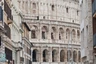 Blick von der Via di San Giovanni in Laternao auf das Kolosseum in Rom